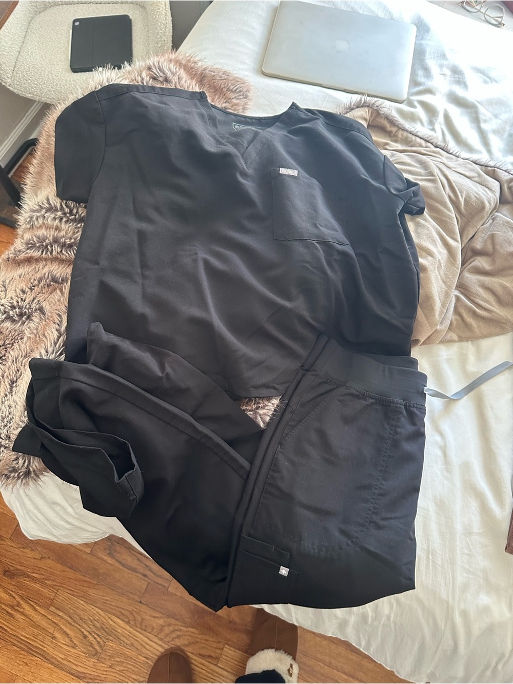 Figs Women's Black Two-Piece Wide leg Scrub Set